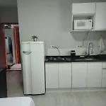 Kitnets Bem Localizada, Prox Ao Autodromo!